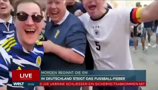 EM 2024, schottischer Fan zieht seinen Kilt hoch und zeigt die „Wurst“ live im Fernsehen