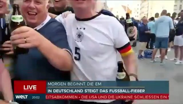 EM 2024, schottischer Fan zieht seinen Kilt hoch und zeigt die „Wurst“ live im Fernsehen