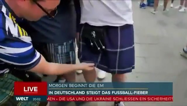 EM 2024, schottischer Fan zieht seinen Kilt hoch und zeigt die „Wurst“ live im Fernsehen