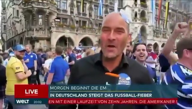 Euro 2024, tifoso scozzese tira su il kilt e mostra il "wurstel" in diretta tv