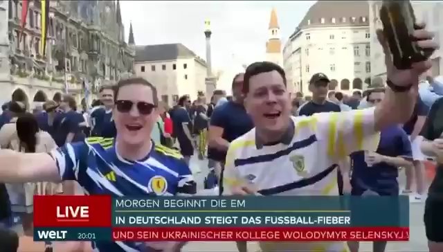 Euro 2024, tifoso scozzese tira su il kilt e mostra il "wurstel" in diretta tv