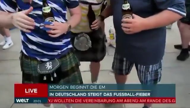 EM 2024, schottischer Fan zieht seinen Kilt hoch und zeigt die „Wurst“ live im Fernsehen