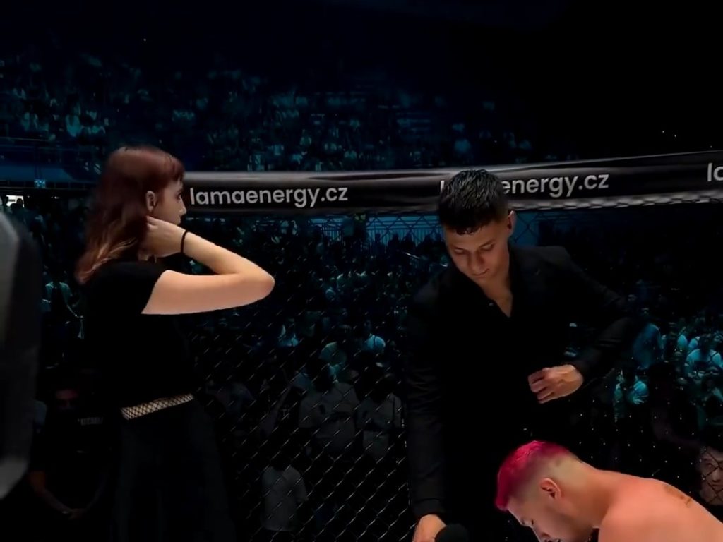 Luchadora de MMA pierde el combate y pide la mano de su novia y lo humilla en vivo por TV