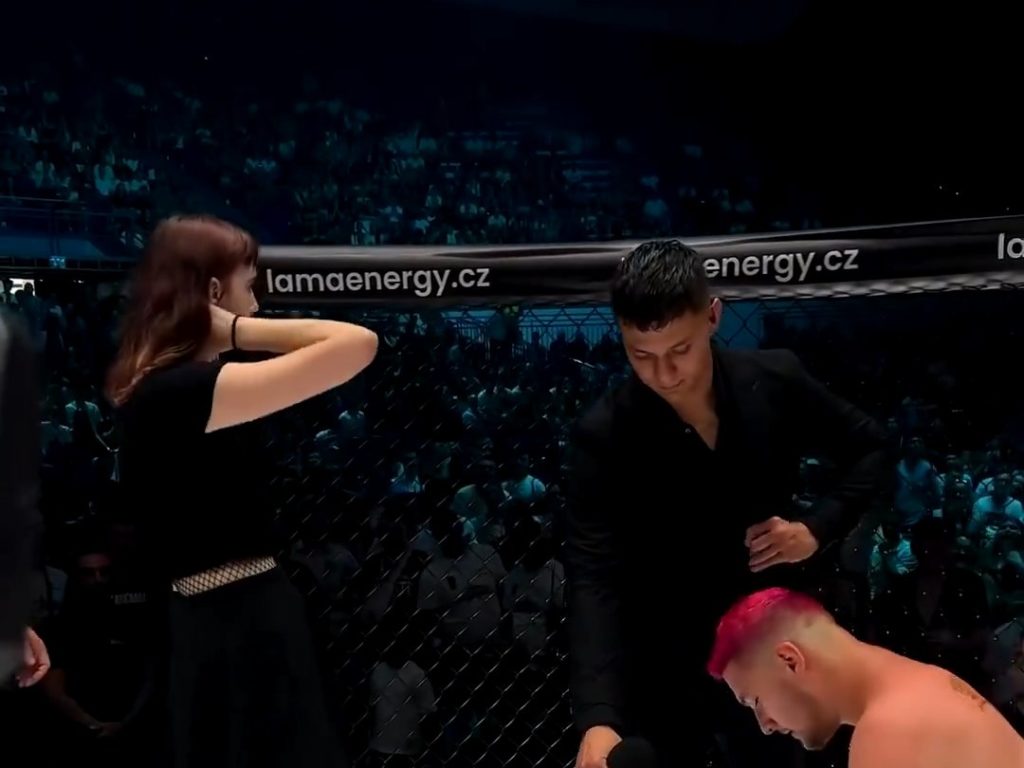 Luchadora de MMA pierde el combate y pide la mano de su novia y lo humilla en vivo por TV