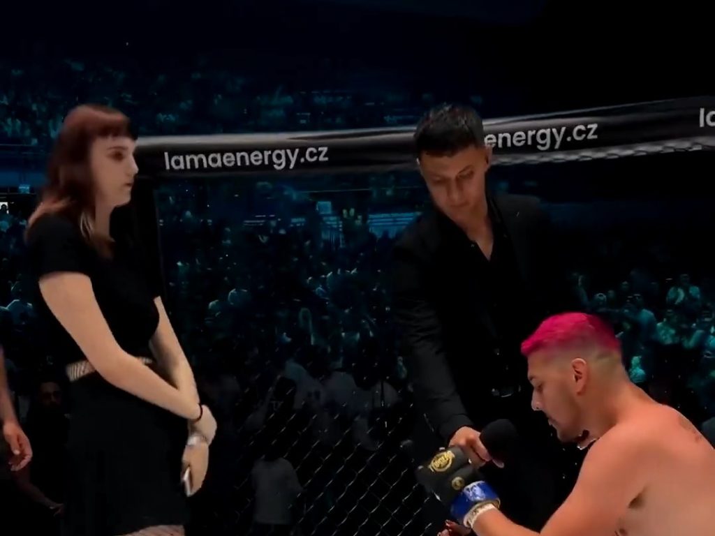 Luchadora de MMA pierde el combate y pide la mano de su novia y lo humilla en vivo por TV