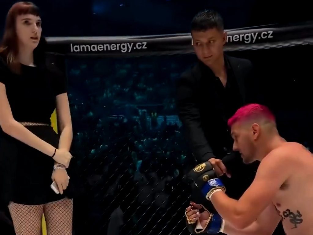 Luchadora de MMA pierde el combate y pide la mano de su novia y lo humilla en vivo por TV