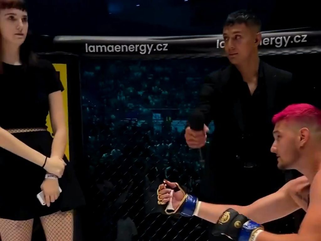 Luchadora de MMA pierde el combate y pide la mano de su novia y lo humilla en vivo por TV