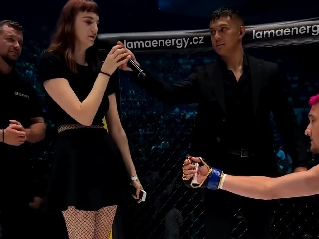 Luchadora de MMA pierde el combate y pide la mano de su novia y lo humilla en vivo por TV