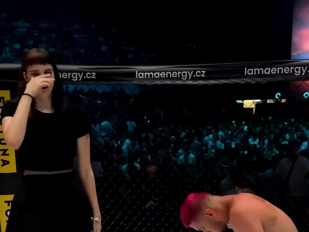 Luchadora de MMA pierde el combate y pide la mano de su novia y lo humilla en vivo por TV