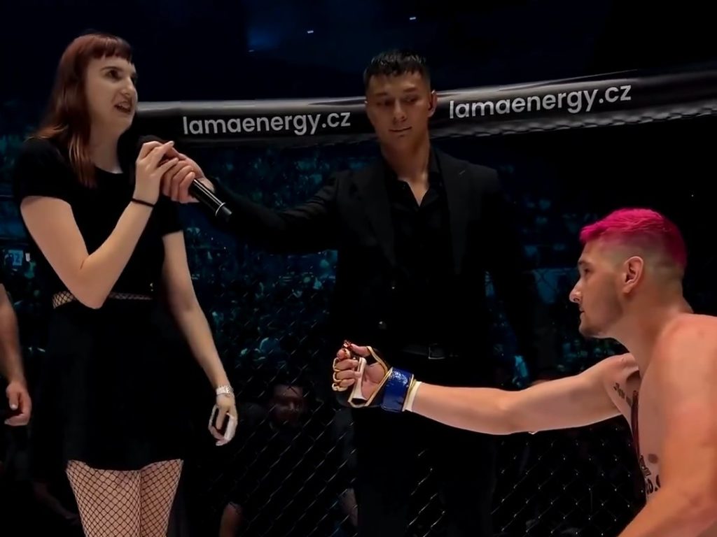 Luchadora de MMA pierde el combate y pide la mano de su novia y lo humilla en vivo por TV