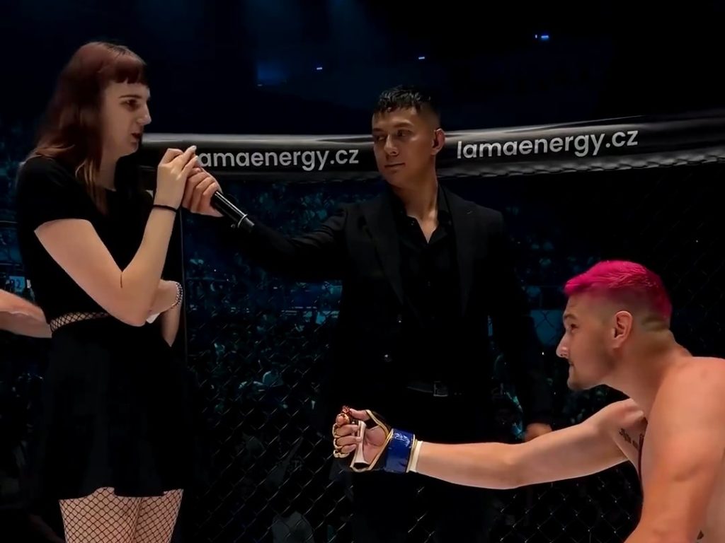 Luchadora de MMA pierde el combate y pide la mano de su novia y lo humilla en vivo por TV