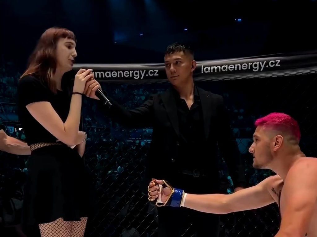 Luchadora de MMA pierde el combate y pide la mano de su novia y lo humilla en vivo por TV