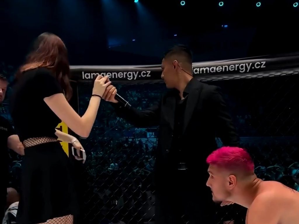 Luchadora de MMA pierde el combate y pide la mano de su novia y lo humilla en vivo por TV