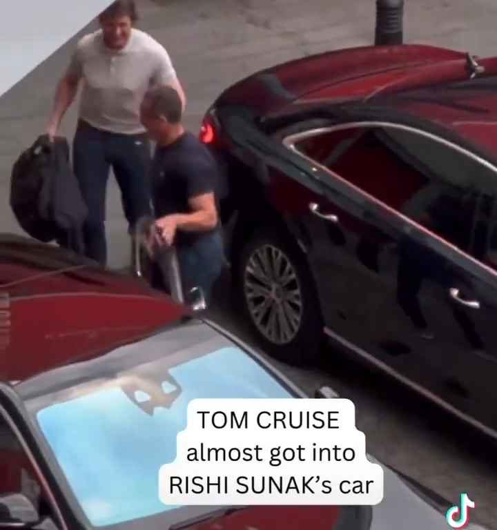 Gaffe di Tom Cruise, filmato mentre "ruba" l'auto al premier Sunak