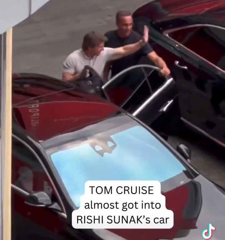 Gaffe di Tom Cruise, filmato mentre "ruba" l'auto al premier Sunak