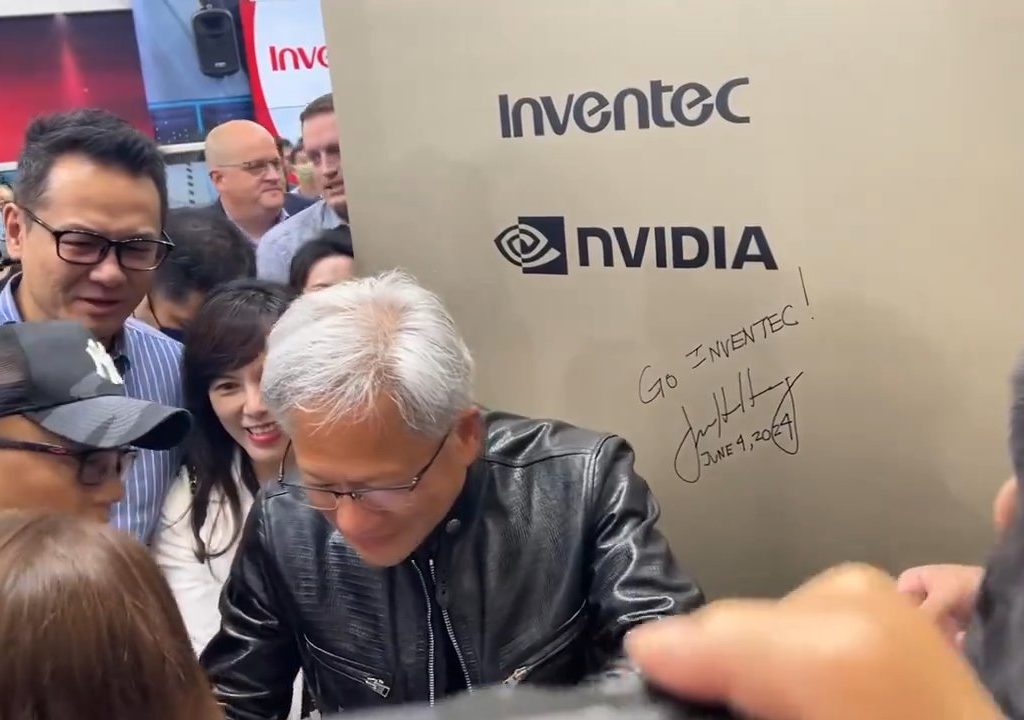 Le PDG de Nvidia signe les seins d'un fan : la polémique éclate