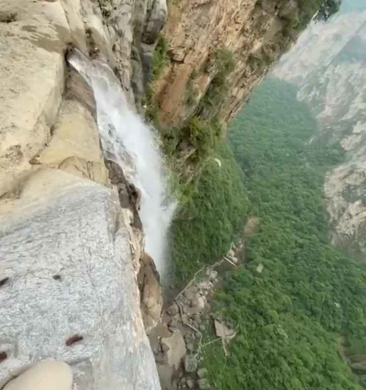 La cascada más alta y espectacular de China es falsa: video revela estafa