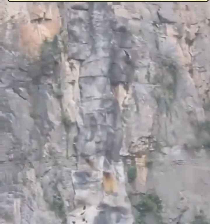 La cascade la plus haute et la plus spectaculaire de Chine est fausse : une vidéo révèle une arnaque