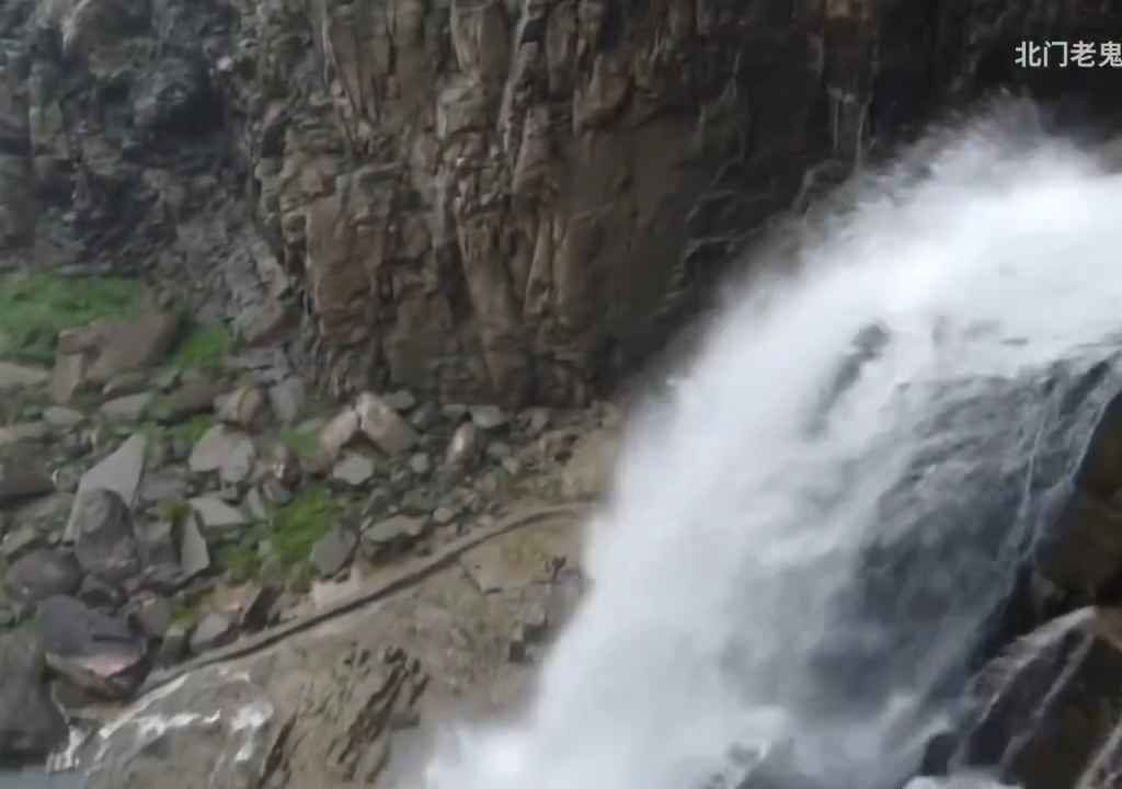 La cascada más alta y espectacular de China es falsa: video revela estafa