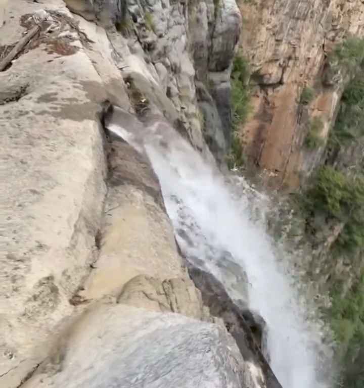 La cascada más alta y espectacular de China es falsa: video revela estafa