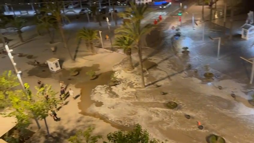 Meteotsunami auf Mallorca, das Meer dringt in Puerto Alcudia ein: virale Videos