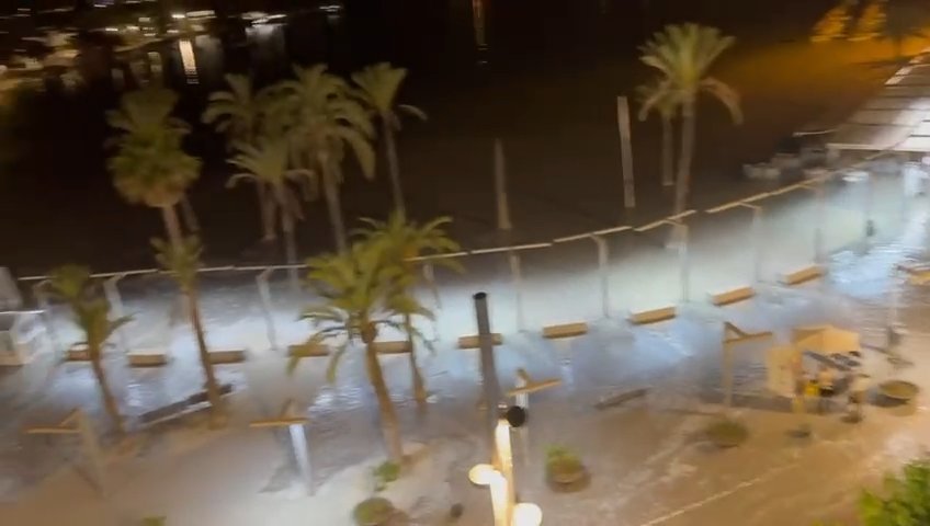 Meteotsunami en Mallorca, el mar invade Puerto Alcudia: vídeos virales