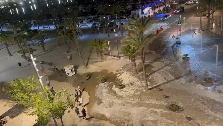 Meteotsunami auf Mallorca, das Meer dringt in Puerto Alcudia ein: virale Videos