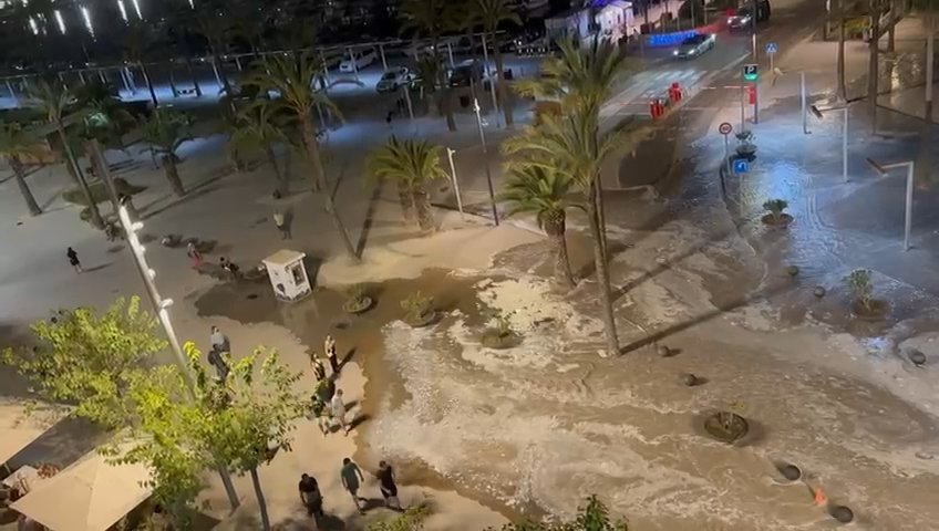 Meteotsunami en Mallorca, el mar invade Puerto Alcudia: vídeos virales