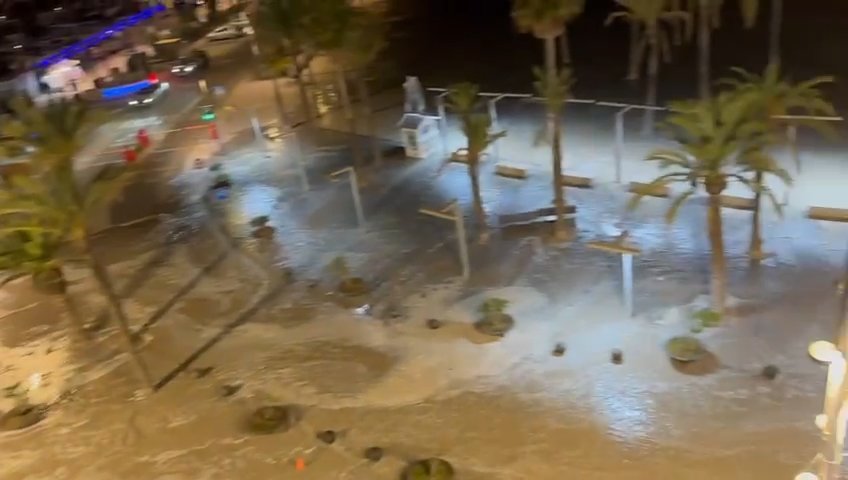 Meteotsunami auf Mallorca, das Meer dringt in Puerto Alcudia ein: virale Videos