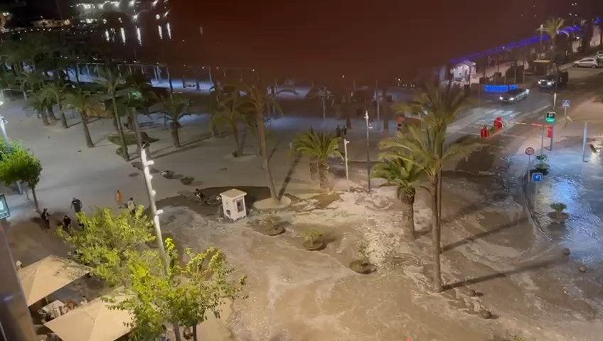 Meteotsunami en Mallorca, el mar invade Puerto Alcudia: vídeos virales