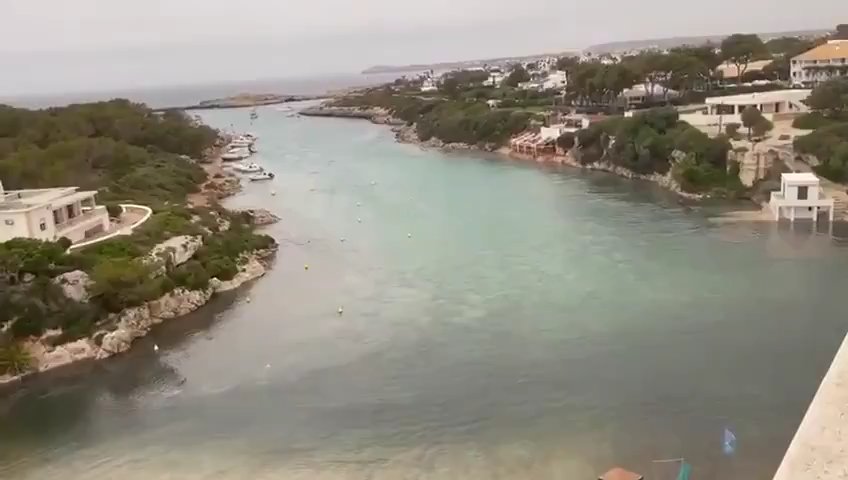 Meteotsunami auf Mallorca, das Meer dringt in Puerto Alcudia ein: virale Videos