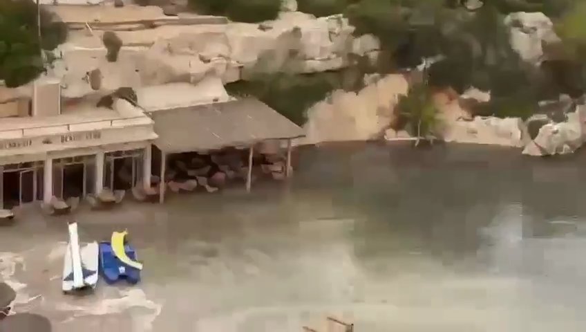 Meteotsunami en Mallorca, el mar invade Puerto Alcudia: vídeos virales