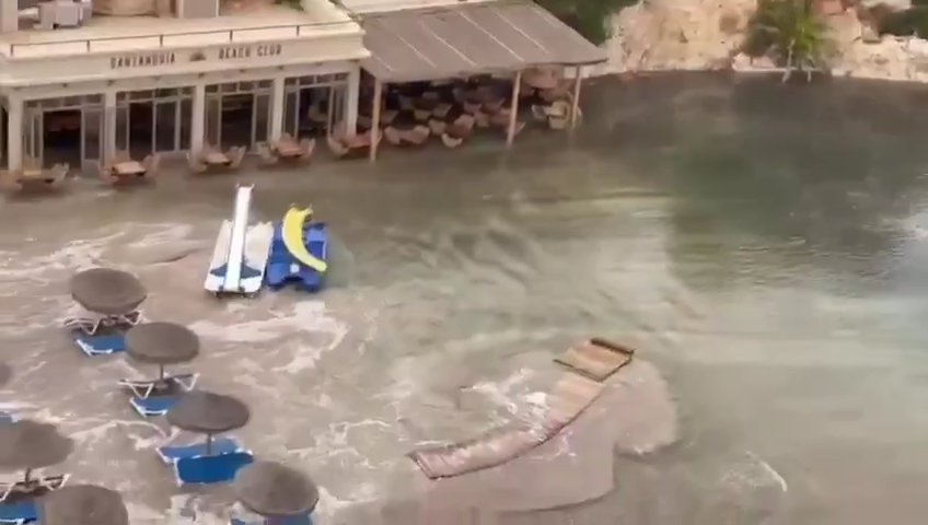 Meteotsunami auf Mallorca, das Meer dringt in Puerto Alcudia ein: virale Videos