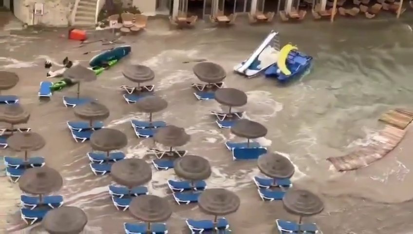 Meteotsunami en Mallorca, el mar invade Puerto Alcudia: vídeos virales