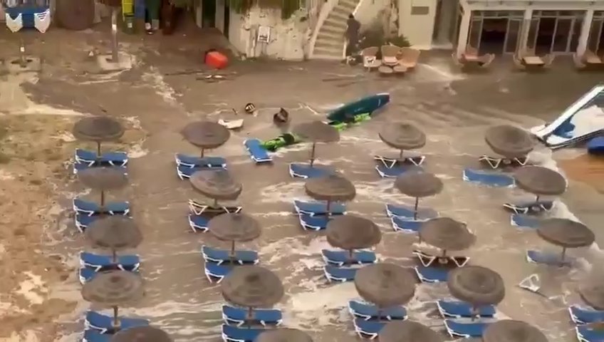 Meteotsunami en Mallorca, el mar invade Puerto Alcudia: vídeos virales