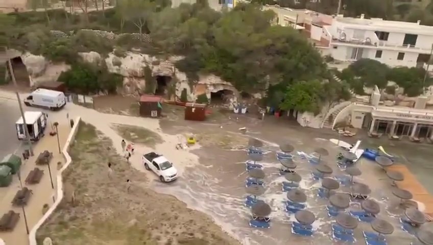 Meteotsunami en Mallorca, el mar invade Puerto Alcudia: vídeos virales