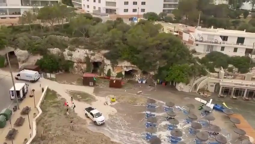 Meteotsunami en Mallorca, el mar invade Puerto Alcudia: vídeos virales