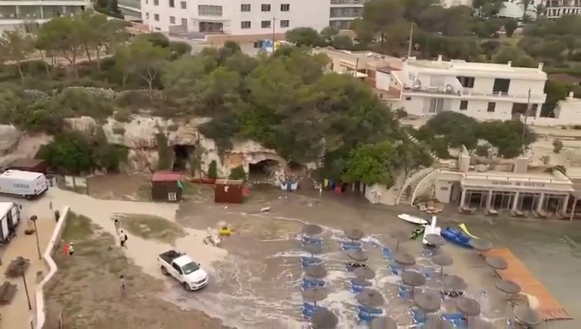 Meteotsunami en Mallorca, el mar invade Puerto Alcudia: vídeos virales