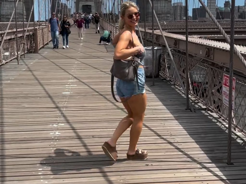 Des nœuds au vent dans les rues de New York : "C'est pour les droits des femmes"