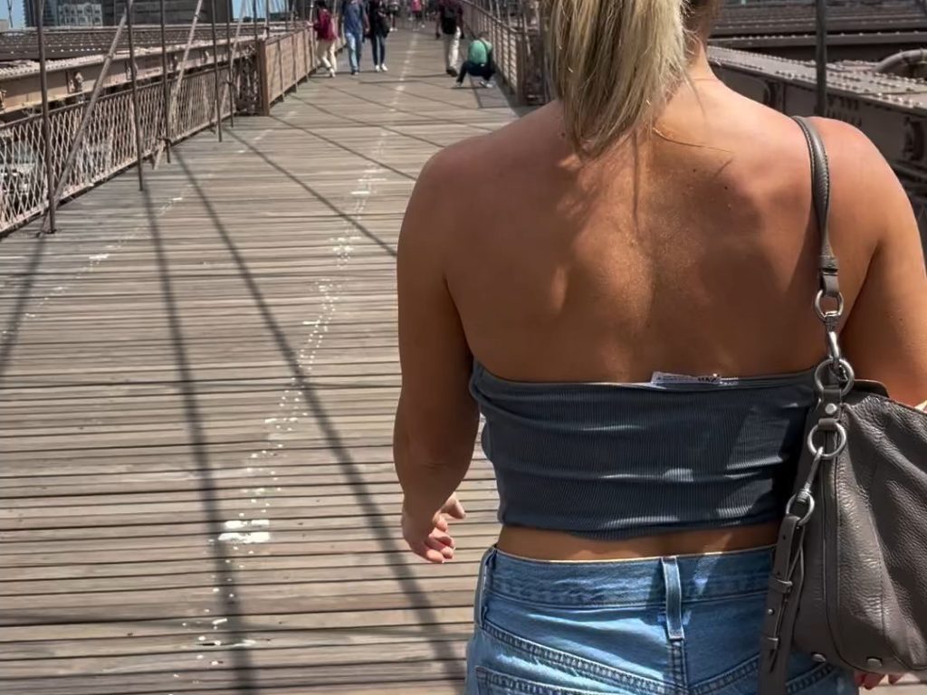 Des nœuds au vent dans les rues de New York : "C'est pour les droits des femmes"