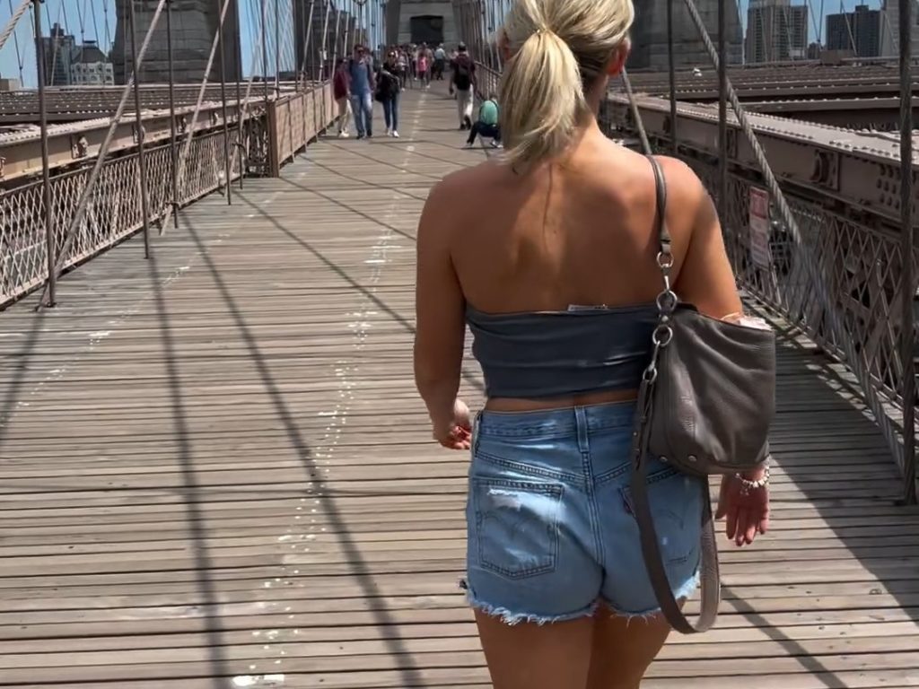 Des nœuds au vent dans les rues de New York : "C'est pour les droits des femmes"