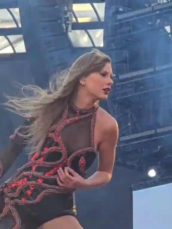 Taylor Swift obligada a comer mocos en el escenario: la culpa es del frío