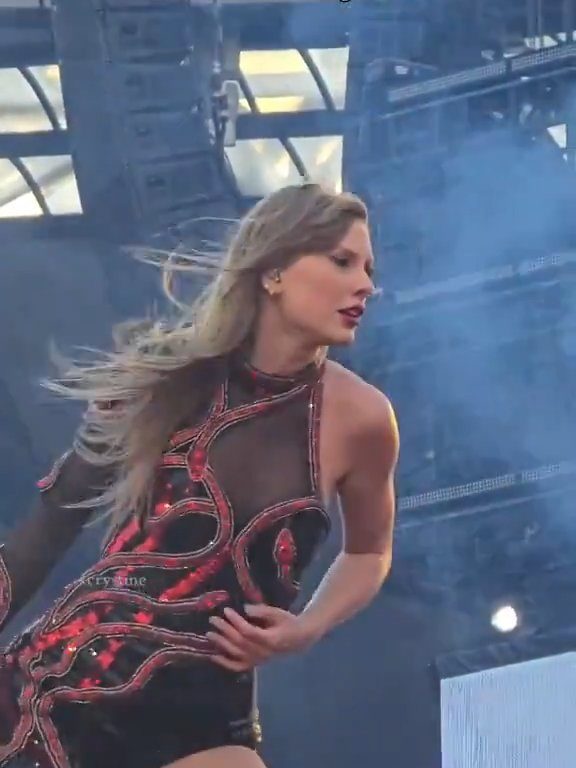 Taylor Swift obligada a comer mocos en el escenario: la culpa es del frío