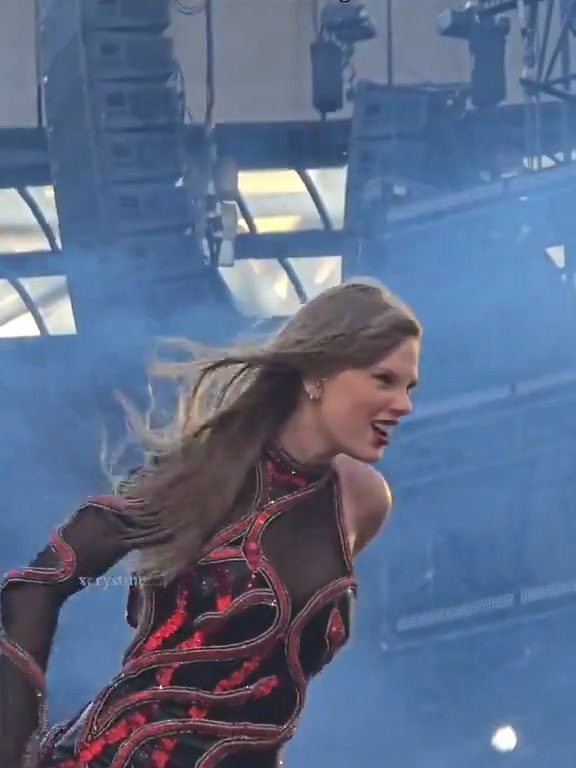 Taylor Swift obligada a comer mocos en el escenario: la culpa es del frío