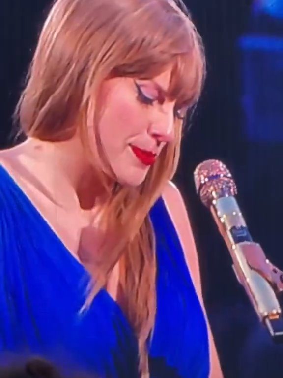 Taylor Swift obligada a comer mocos en el escenario: la culpa es del frío