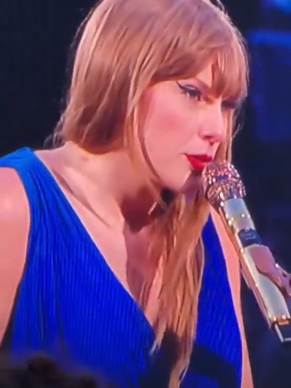 Taylor Swift obligada a comer mocos en el escenario: la culpa es del frío