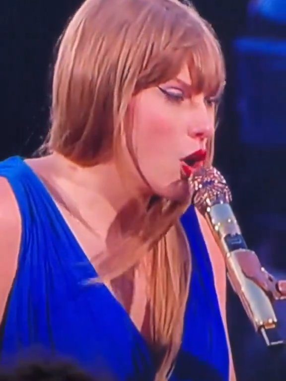 Taylor Swift obligada a comer mocos en el escenario: la culpa es del frío