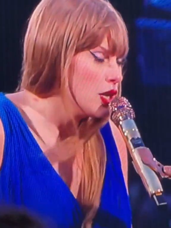 Taylor Swift obligada a comer mocos en el escenario: la culpa es del frío