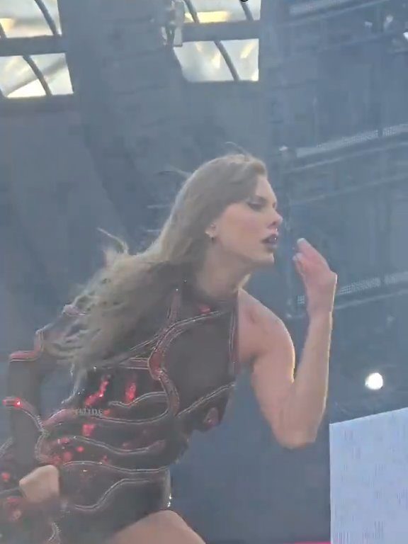 Taylor Swift obligada a comer mocos en el escenario: la culpa es del frío