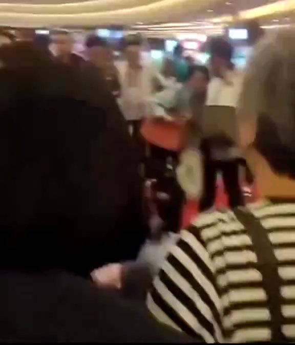 Millonario Jackpot gana en el casino, sufre un infarto al retirar el dinero: video